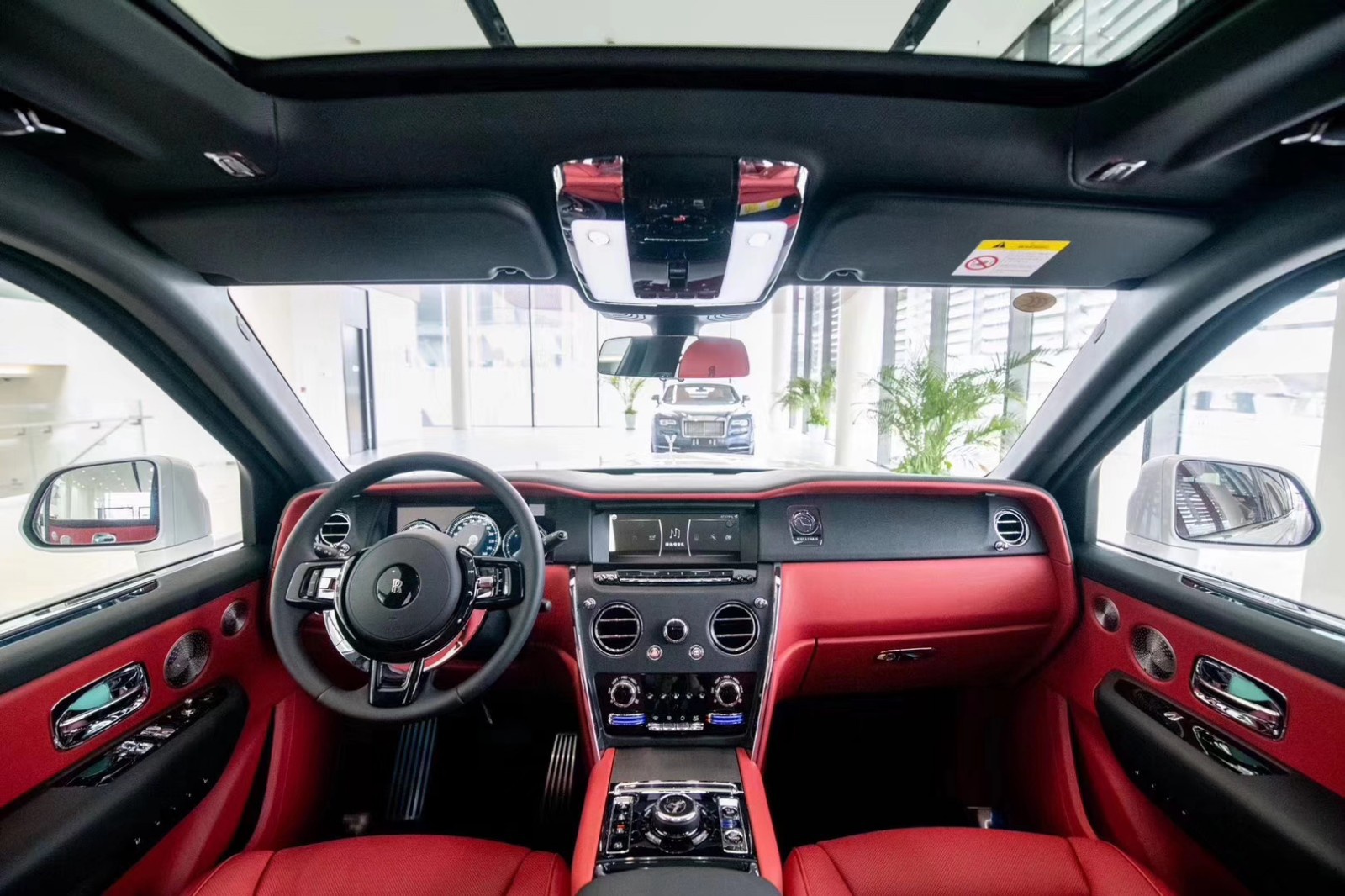 劳斯莱斯库里南报价行情内饰豪华实用