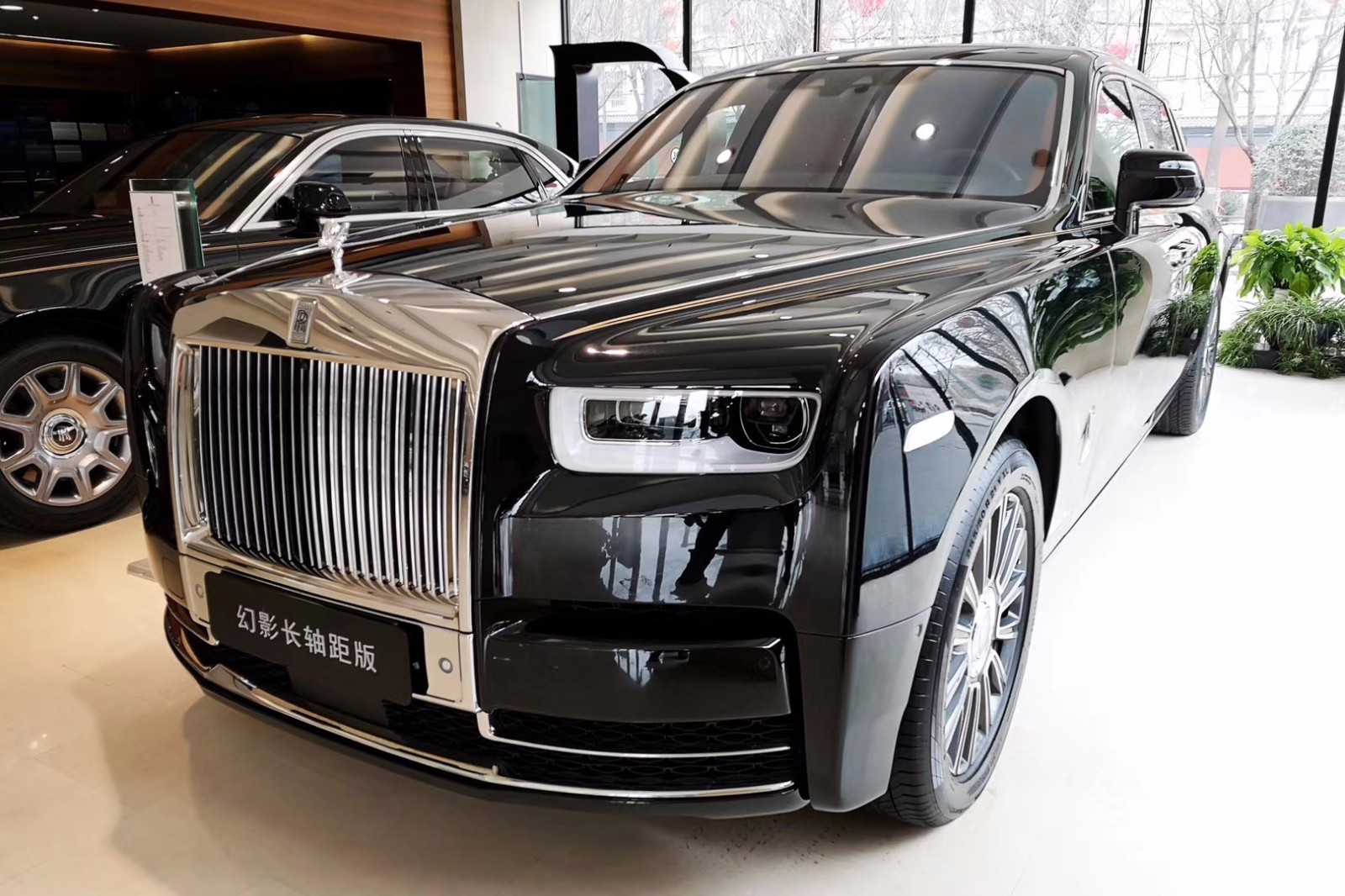劳斯莱斯幻影59米加长与您纵横四海