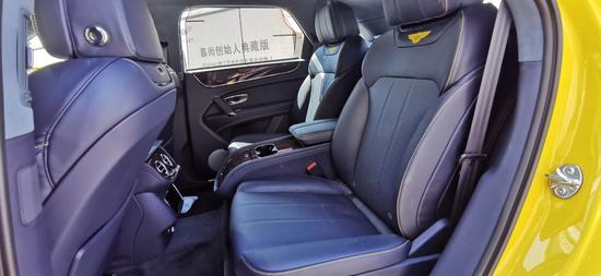 柠檬黄色 宾利添越 展位现车任君挑选