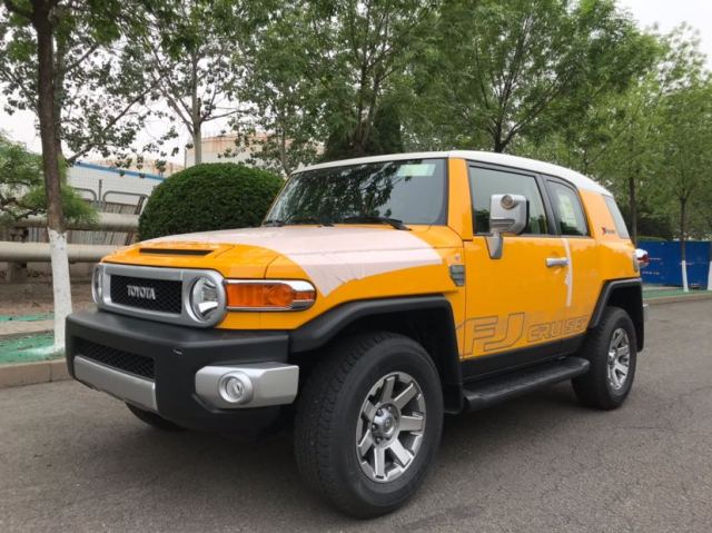 2019款丰田fj酷路泽越野大玩具惊艳全城