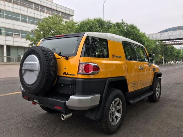 2019款丰田fj酷路泽越野大玩具惊艳全城