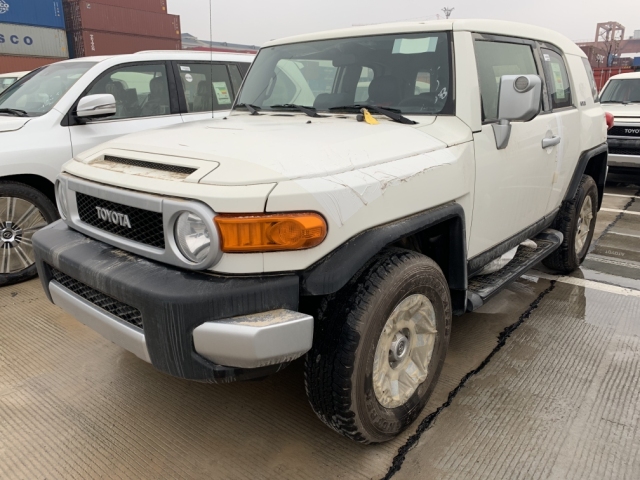 2019款中东版丰田FJ酷路泽现车特价出售