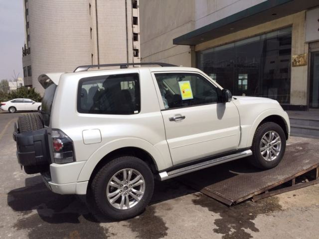 19款三菱三门帕杰罗v87 灵活身躯越野车