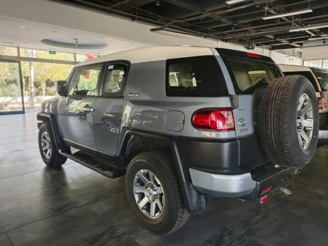 2019款丰田fj酷路泽让利 经典复古硬派