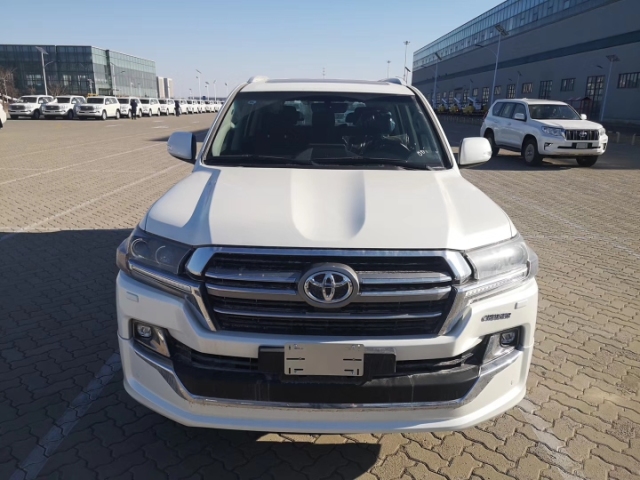 丰田酷路泽4000报价陆巡入门级豪华车型