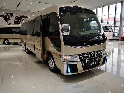 座从外观的设计上来说并没有什么区别,丰田考斯特商务车在外观的设计