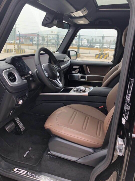 屏幕外加与奔驰e coupe相同的空调出风口设计,让大g的内饰更加豪华