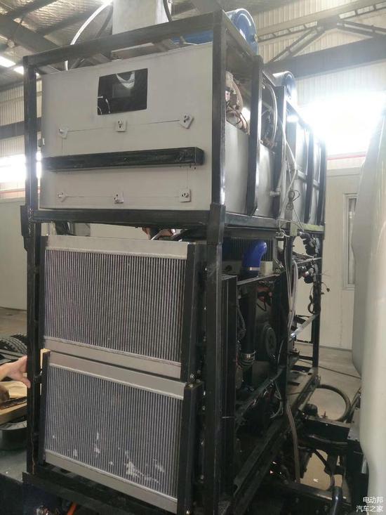 ▲可以装车使用的水铝制氢反应堆级燃料电池堆总成