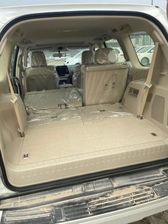 20款丰田霸道4000即将落幕的大气越野车