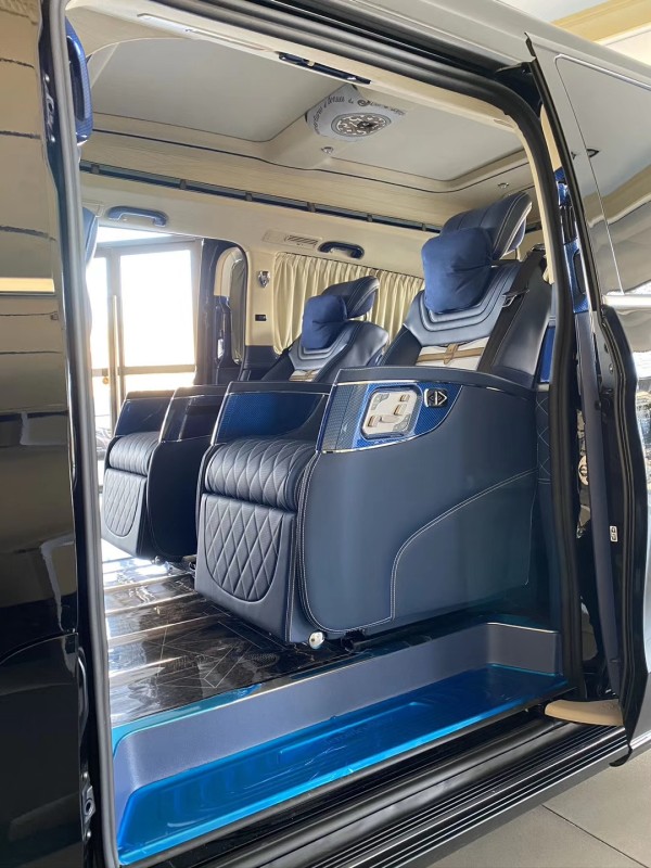 奔驰v260改装秀现场实拍 春季爆款来袭