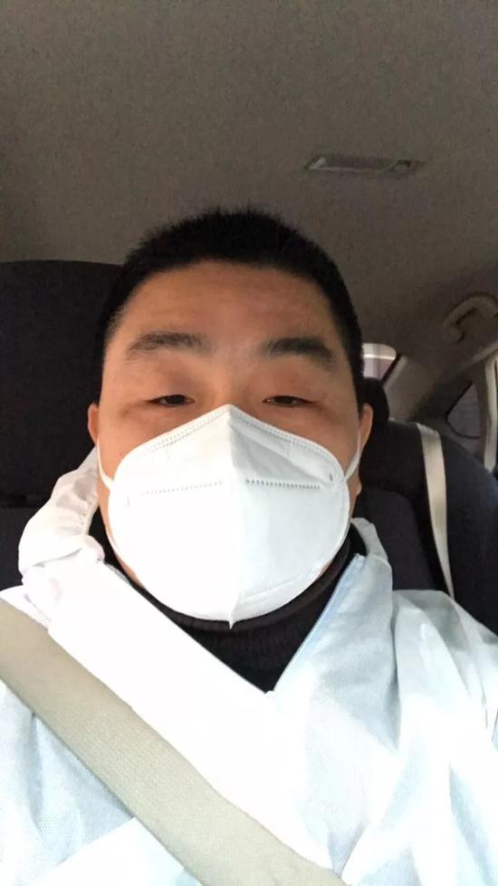 武汉一线滴滴司机嚎啕大哭：不愿居民送锦旗，只望武汉人驱除恐慌