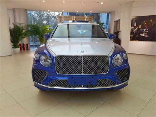 宾利添越蓝/白现车抵港 新年特惠价格低