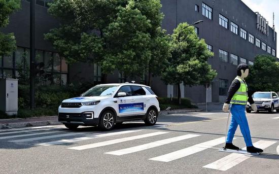 四天五轮的“智能”比拼 长安新CS75让你告别停车难