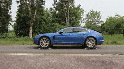 没想到！这台“轿跑”的四驱居然秒杀了90%的SUV