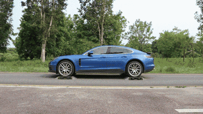 没想到！这台“轿跑”的四驱居然秒杀了90%的SUV