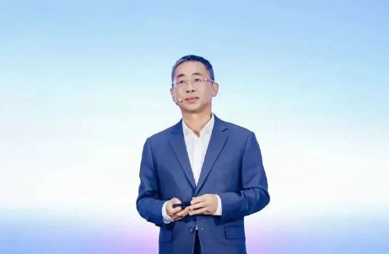 华为董事、华为数字能源总裁侯金龙