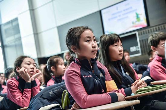 中英文化交流体验新加入了优秀的足球女将