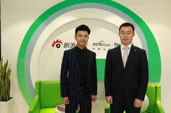 北汽股份副总裁、销售公司总经理（右） 吴周涛