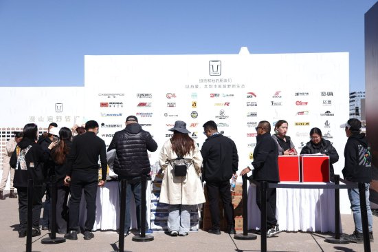 驰骋沙海 漫山遍野皆坦克！坦克品牌阿拉善英雄会共赴热爱