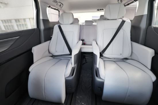 GL8陆尊PHEV同款二排羽感航空座椅，舒适性同级天花板