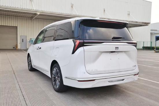 全新GL8陆尊充分保障车内空间