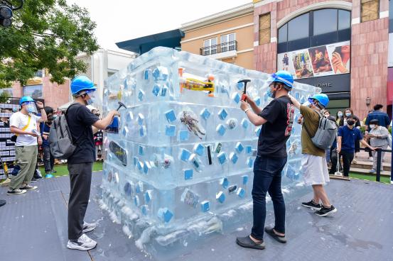 趣味游戏等等所充斥,创意真冰show,陆地冰球,凿冰取礼等体验活动配合