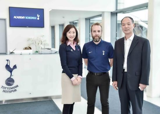 捷豹路虎中国公共关系及企业传播执行副总裁王燕女士携手合作伙伴助推中英文化交流