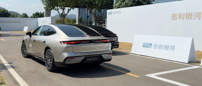 吉利银河星耀8远航家 限时售12.58万起