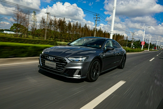 依然还是“西装暴徒” 试驾上汽奥迪A7L 55TFSI