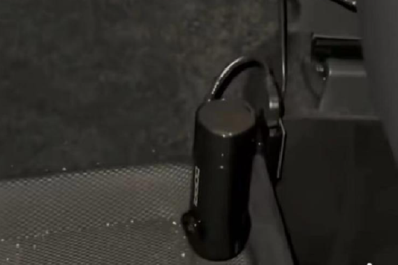 女车主给特斯拉刹车踏板安装记录仪 称信任企业但信任不值钱