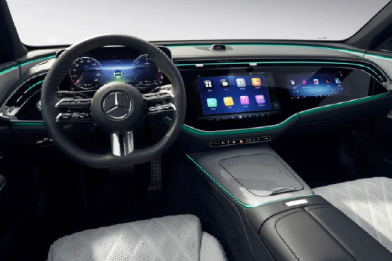 全新奔驰E级智能座舱亮相 换装MBUX超联屏