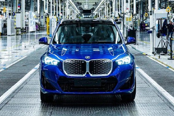 宝马iX1纯电SUV车型在沈阳工厂下线，售价29.99万元起