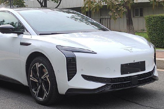 红旗纯电中型轿车EH7完成申报：代号E001