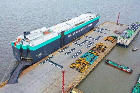 工信部：2023年我国汽车出口首次跃居全球第一