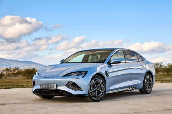 比亚迪海豹车型在尼泊尔上市，起售价约合人民币56.2万元