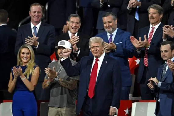 特朗普称考虑终止电动汽车税收抵免