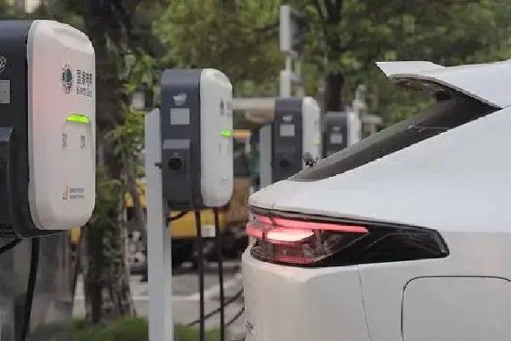 新能源汽车反向为电网送电，重庆首次开展大规模车网互动应用