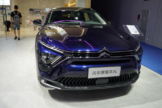 2024成都车展：2024款凡尔赛C5 X亮相