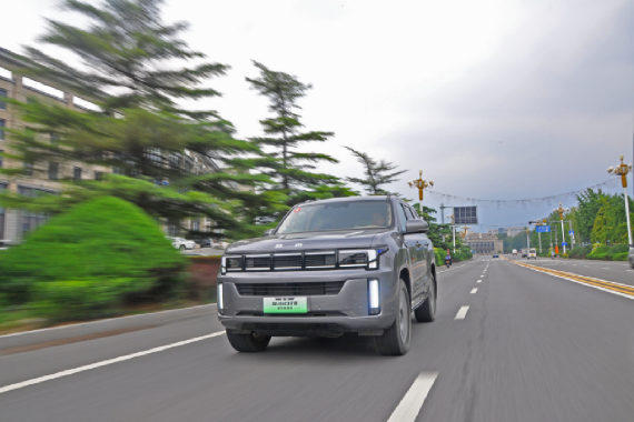 试驾北京汽车BJ60雷霆 越野城市两不误