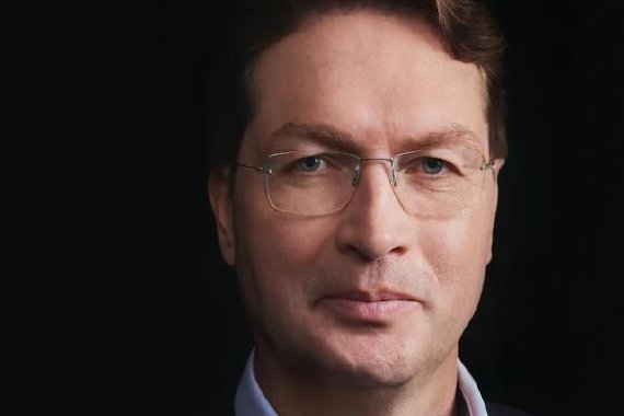 专访康林松：面对市场巨大挑战，梅赛德斯-奔驰怎么做？