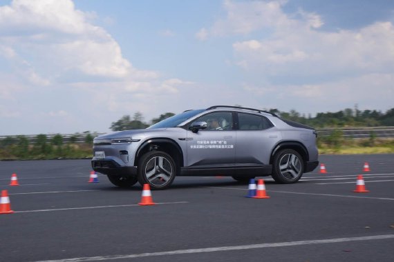 动态体验长安启源E07 软/硬件融合度较强