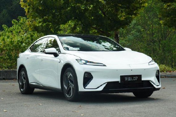 深蓝L07正式上市 售价15.19-17.39万元