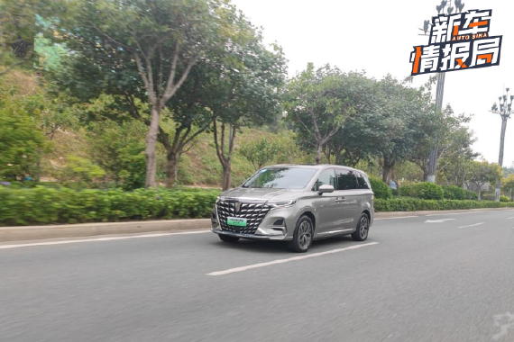 家用MPV的新标杆 试驾荣威iMAX8 DMH新陆尊