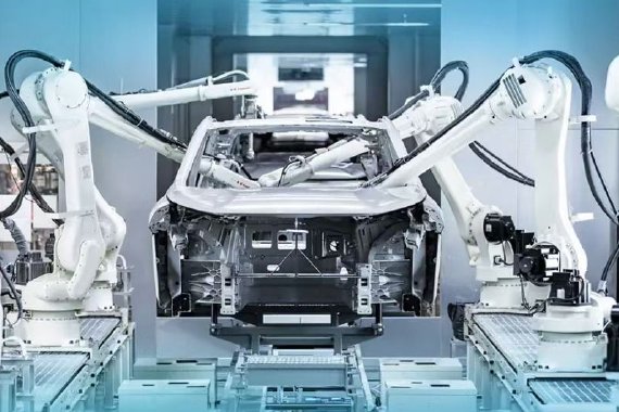 新能源汽车，赢在“智造”起跑线上