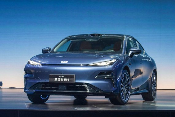 全系标配千里浩瀚高阶智驾 吉利银河星耀8 EM首发