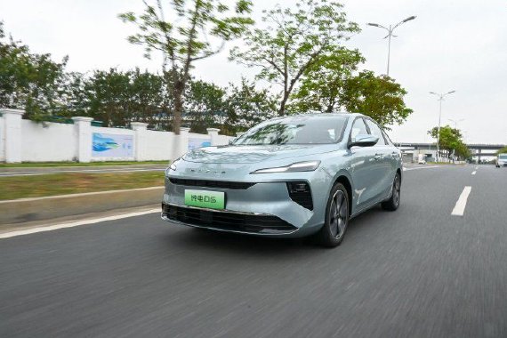 舒适好开能耗低 试驾荣威纯电D6