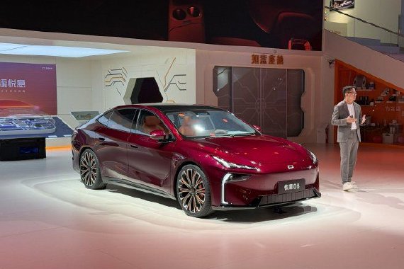 2025上海车展：一汽奔腾 悦意08亮相