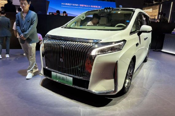 2025上海车展：魏牌全新高山亮相