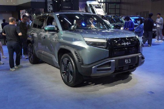 2025上海车展：有颜值有科技的方盒子 方程豹钛3车展亮相