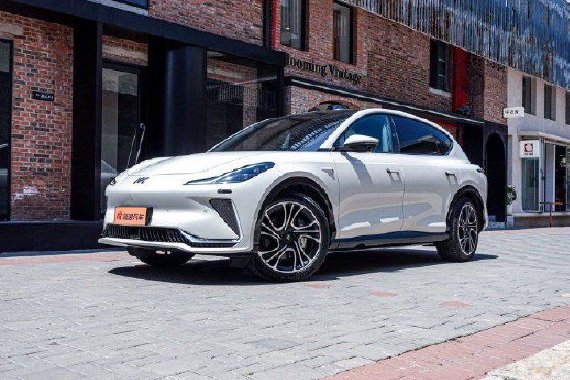 换装灵蜥底盘 城市试驾智己新LS7